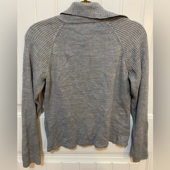 Gloria Vanderbilt polo style v neck cropped sweater - Picture 5 of 5